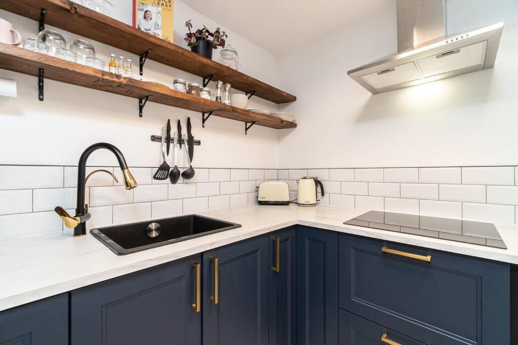 Stylish City Pad With Free Private Parking Glasgow Exterior photo